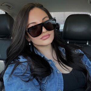 Meet your Posher, Alena